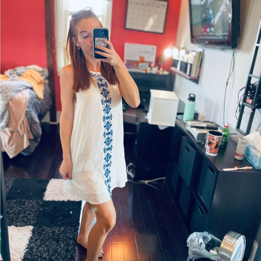 Dress - Picture 2 of 11